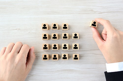 整理解雇の4要件と実施の流れは? 注意点やリストラとの違いも解説