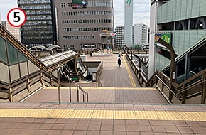 京成成田駅東口を抜けます。